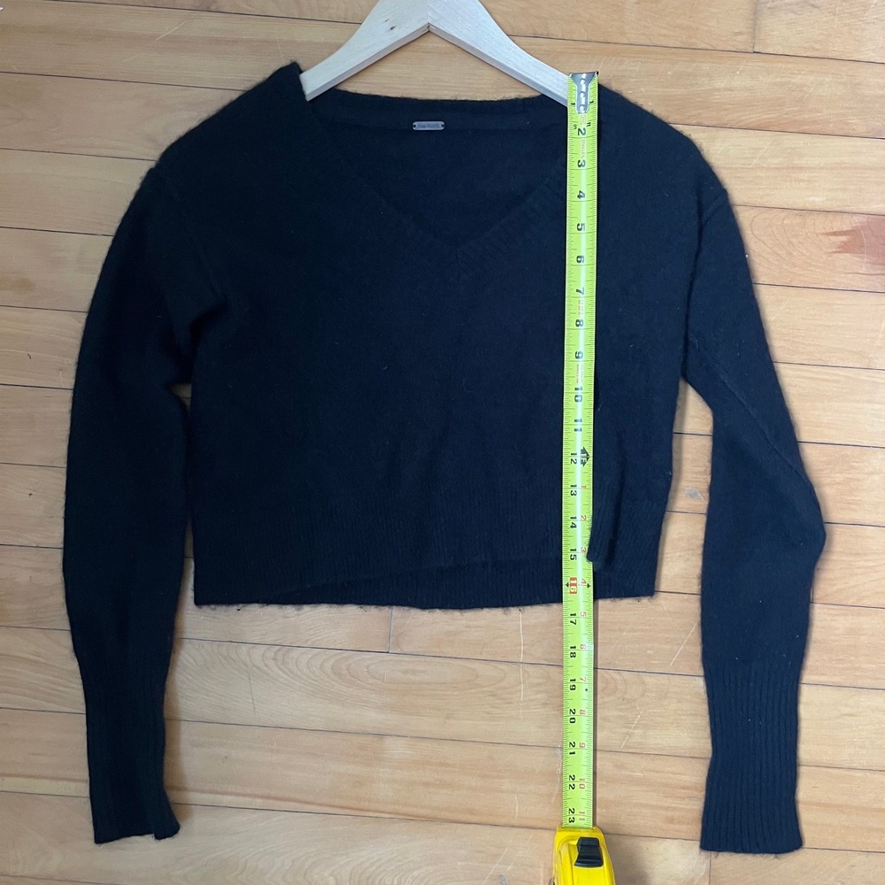 Free People Black 100% Cashmere Cropped V-Neck Sweater Long Sleeve OB1517590 - Picture 6 of 8